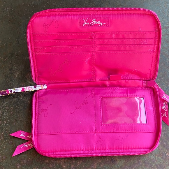 Vera Bradley Very Berry Paisley Pattern Zip-Around Quilted Wallet/Wristlet - Picture 4 of 11